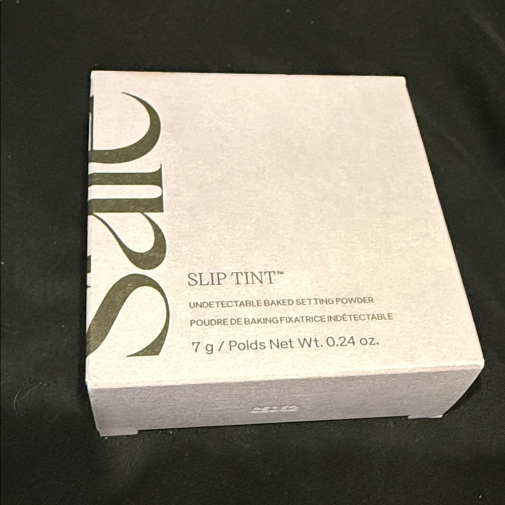 Saie Slip Tint Undetectable Baked Setting Powder